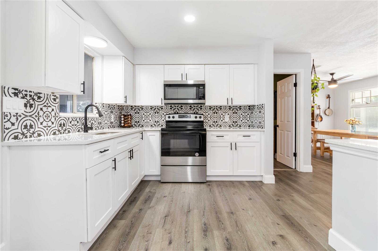 TROPICAL GARDENS - Residential