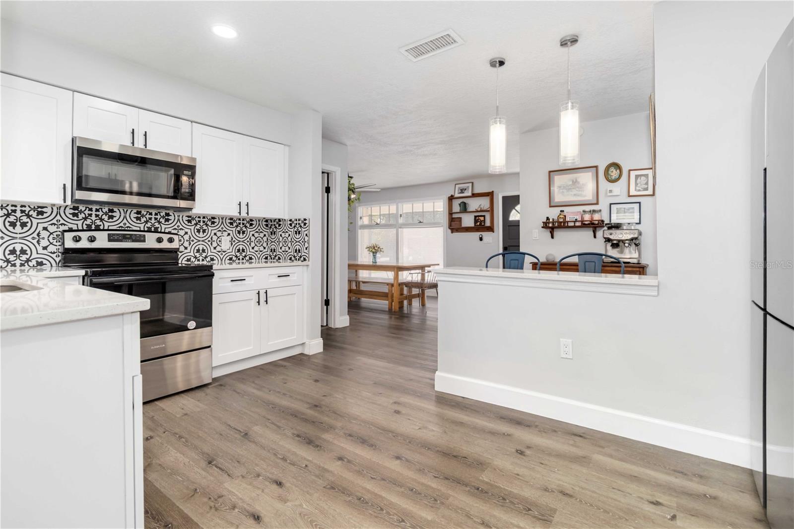 TROPICAL GARDENS - Residential