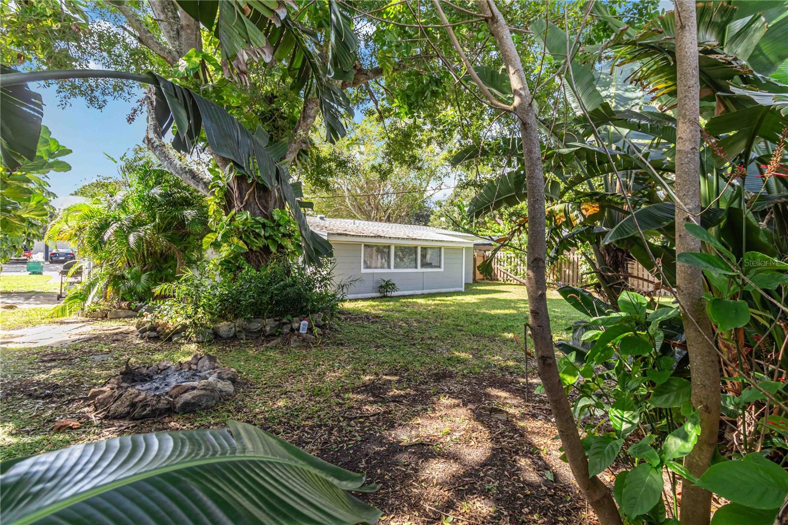 TROPICAL GARDENS - Residential