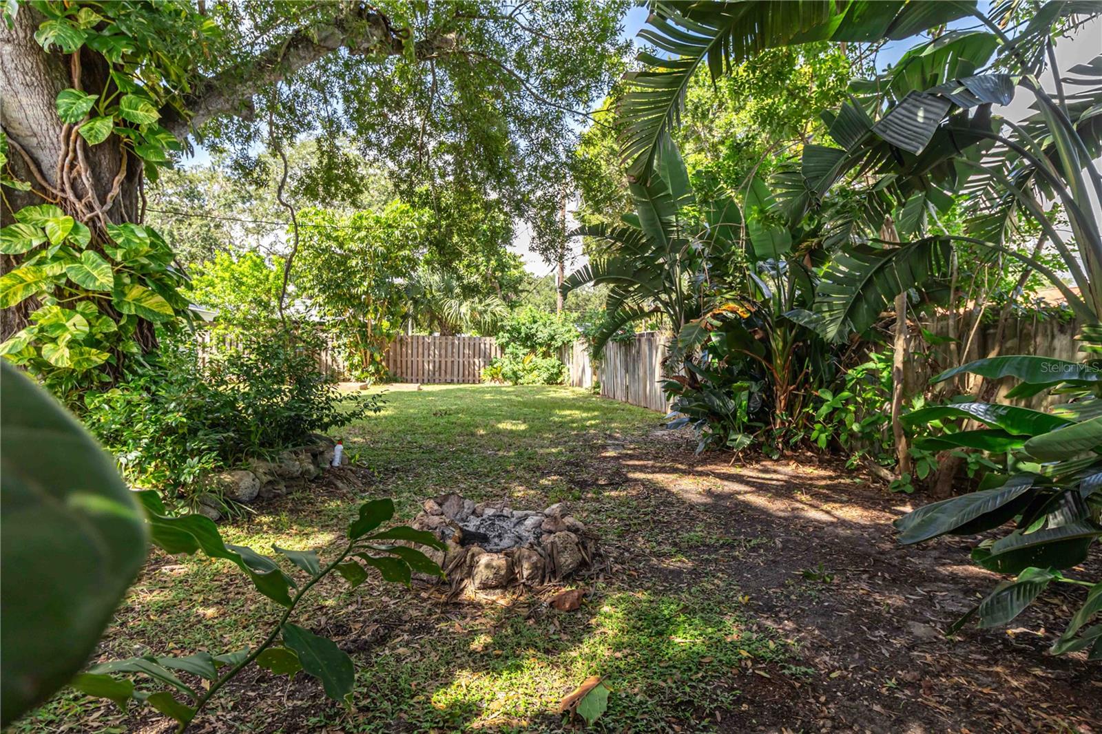 TROPICAL GARDENS - Residential