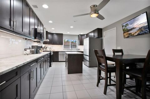 Single Family Residence in ST PETERSBURG FL 6070 DENVER STREET 2.jpg