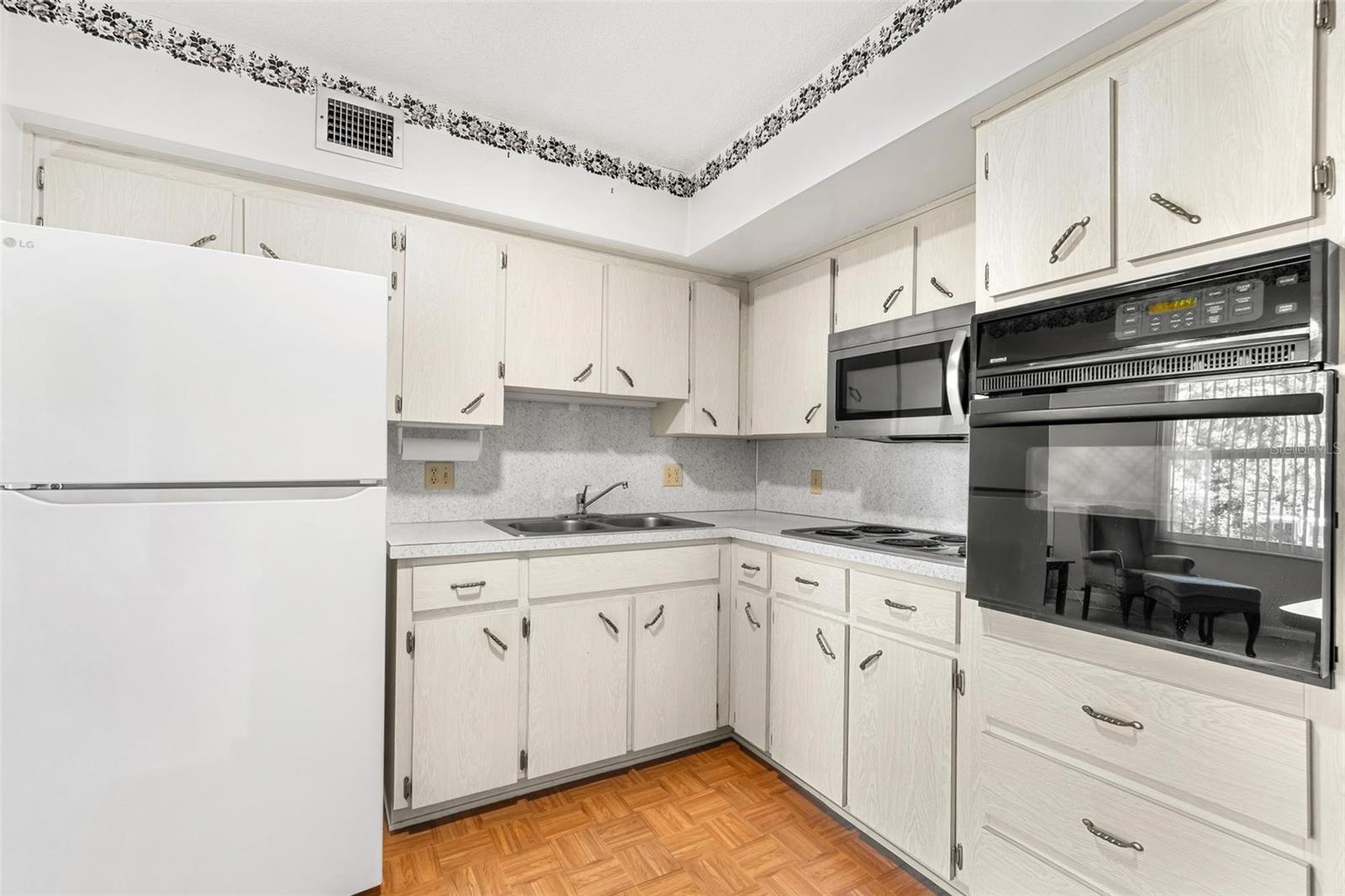 ON TOP OF THE WORLD - Residential