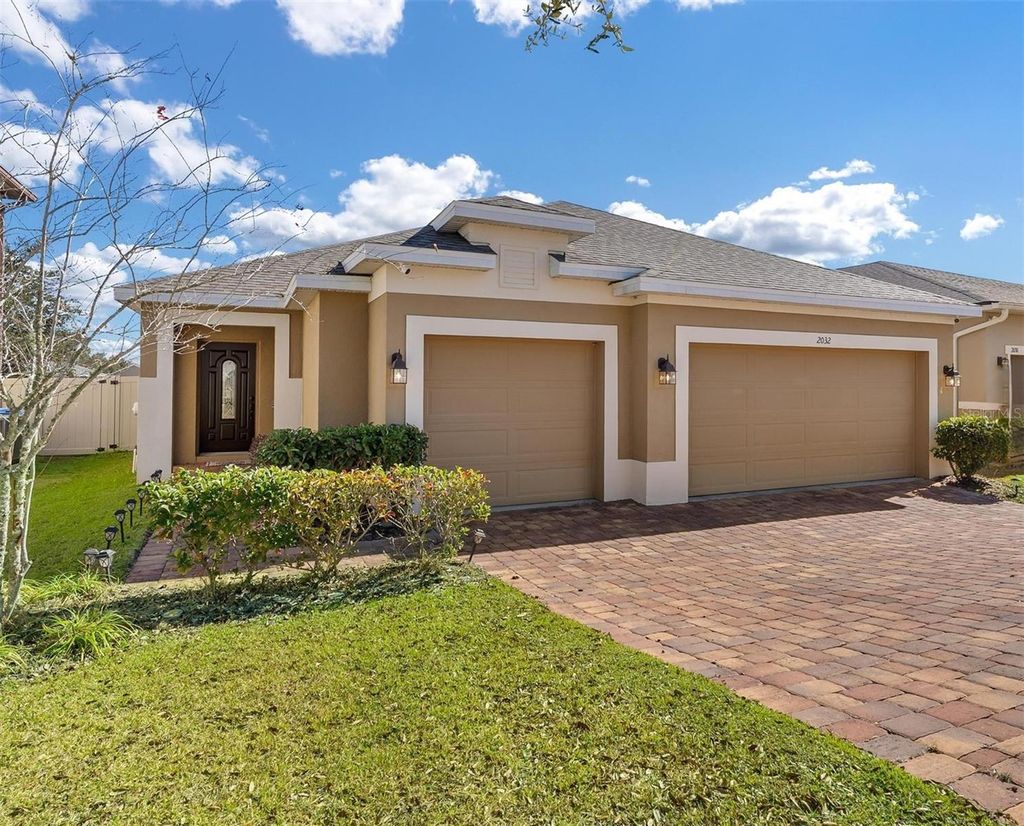 Photo of 2032 Sloans Outlook Drive, Groveland, FL 34736 (MLS # G5107634)