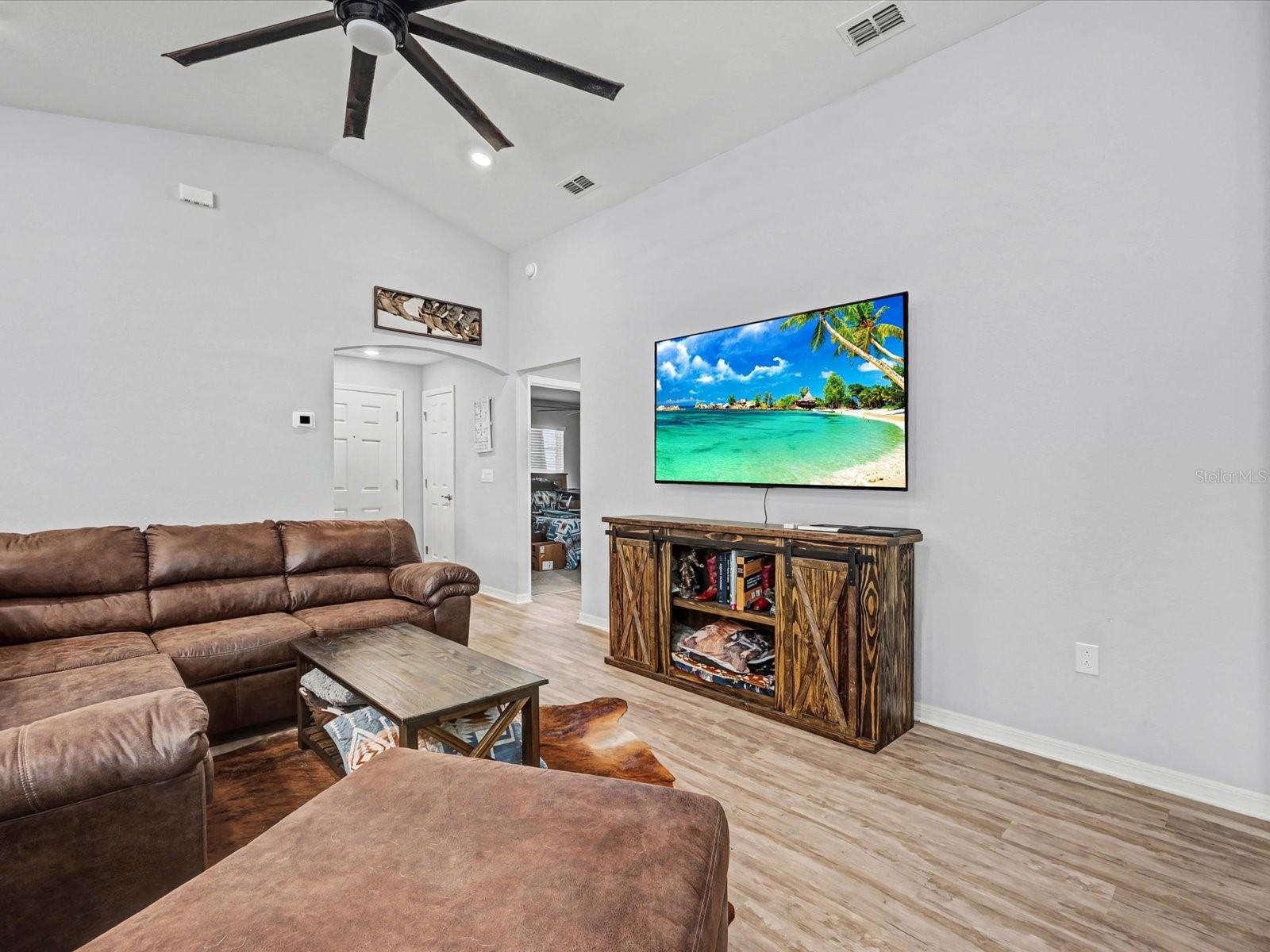 ENCLAVE/LK MYRTLE - Residential