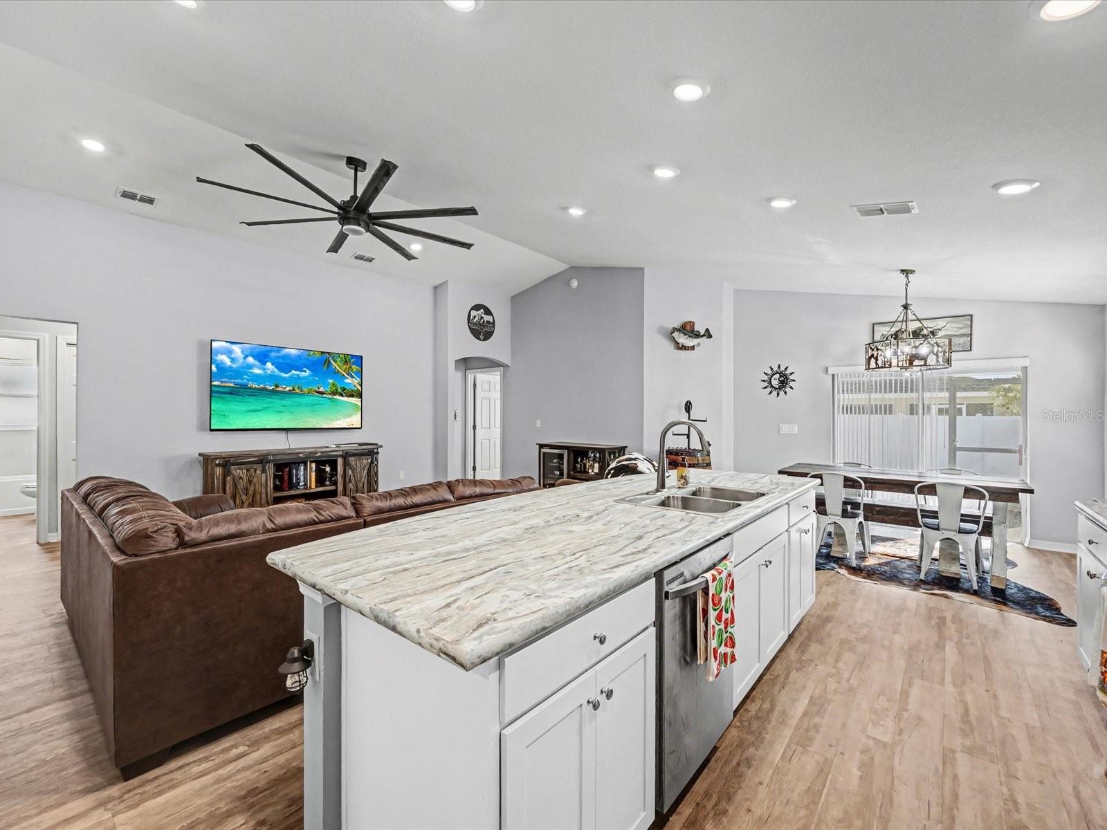 ENCLAVE/LK MYRTLE - Residential