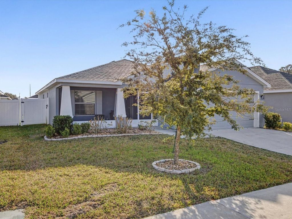 Photo of 1330 Mezzavalle Way, Auburndale, FL 33823 (MLS # O6384994)