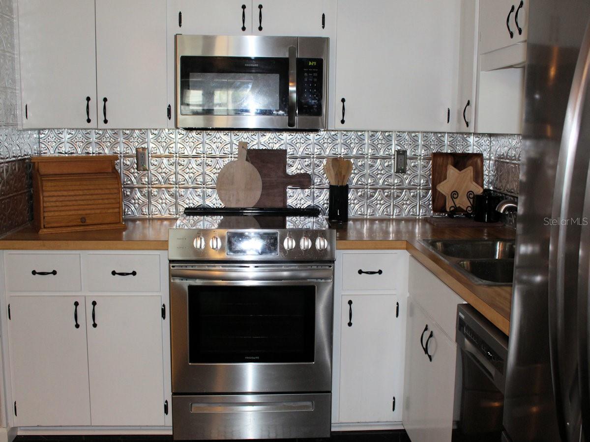 140 PINDO PALM STREET W