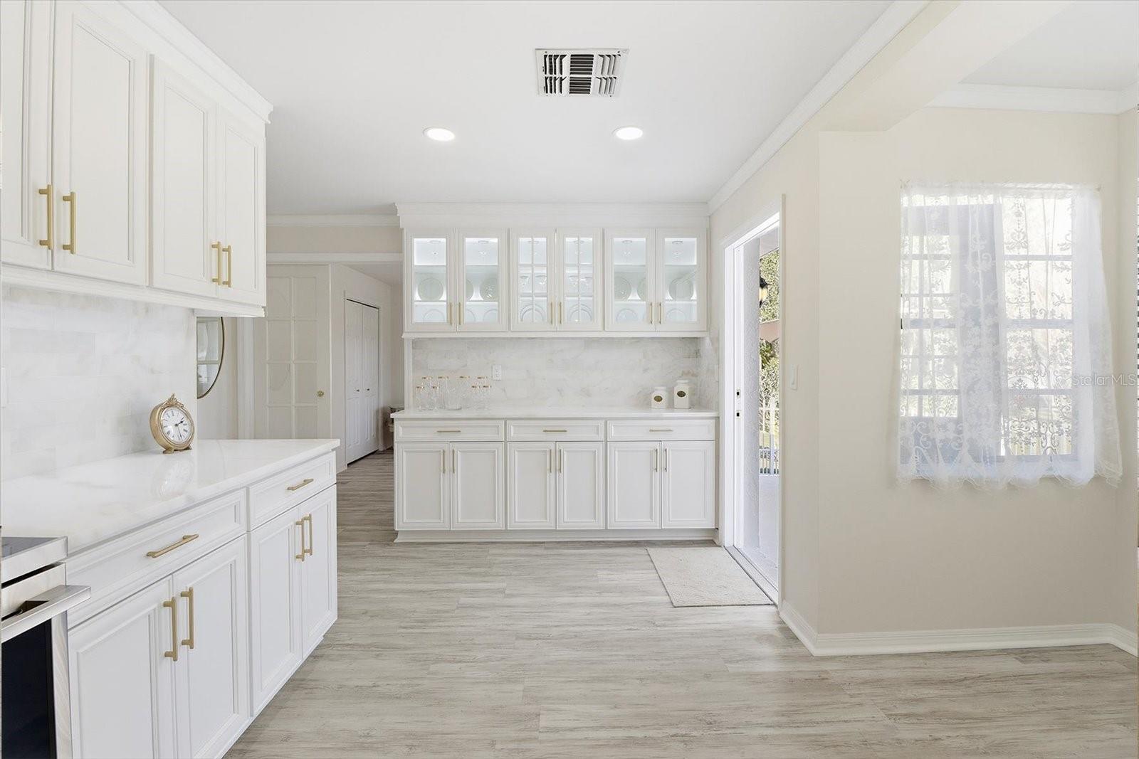 HAMPTON POINT - Residential