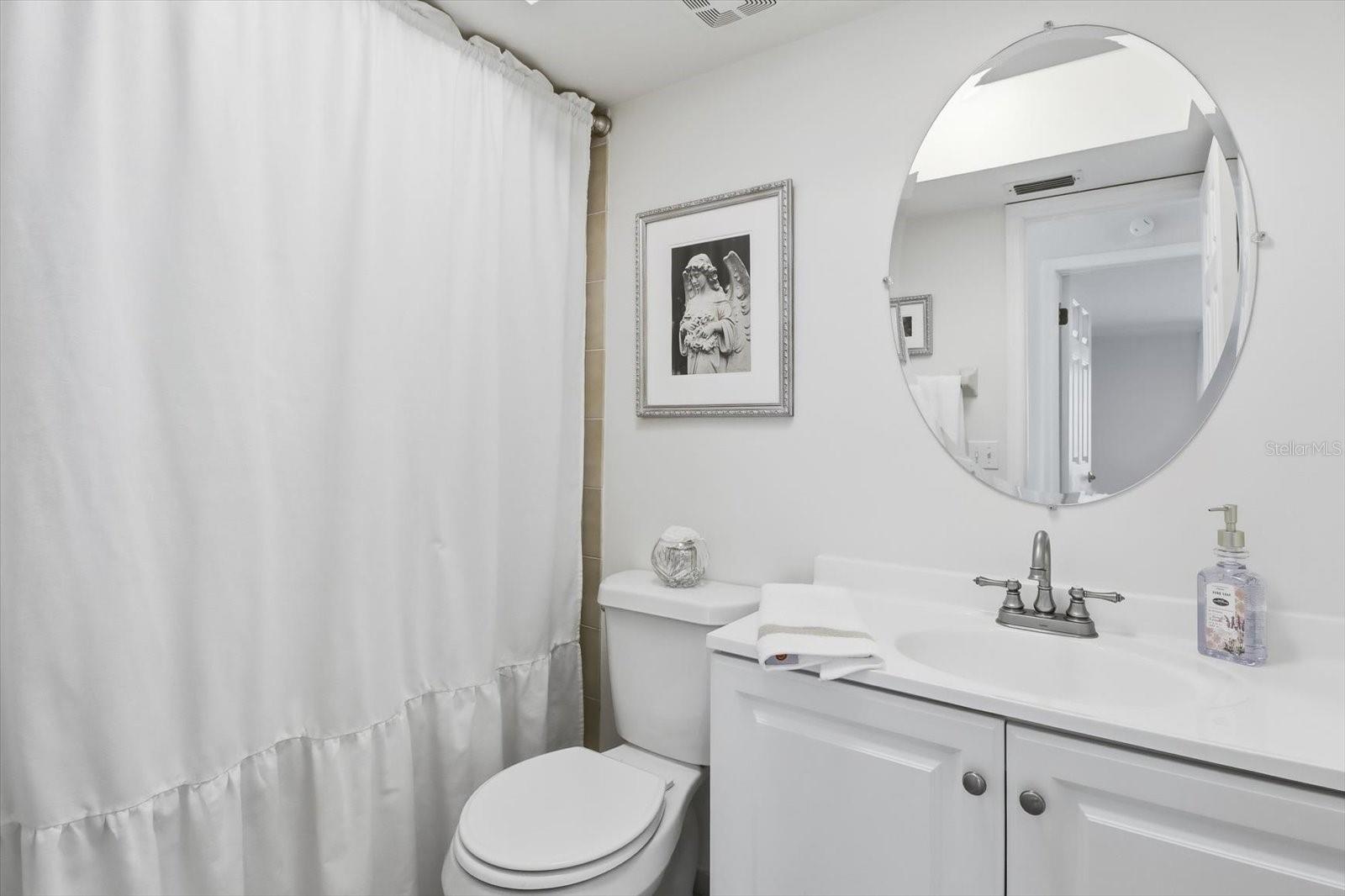 HAMPTON POINT - Residential