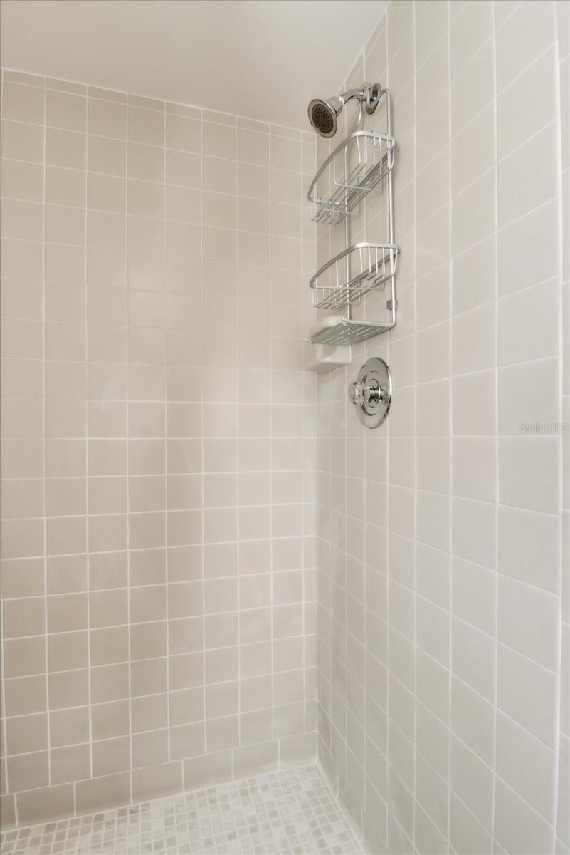 HAMPTON POINT - Residential