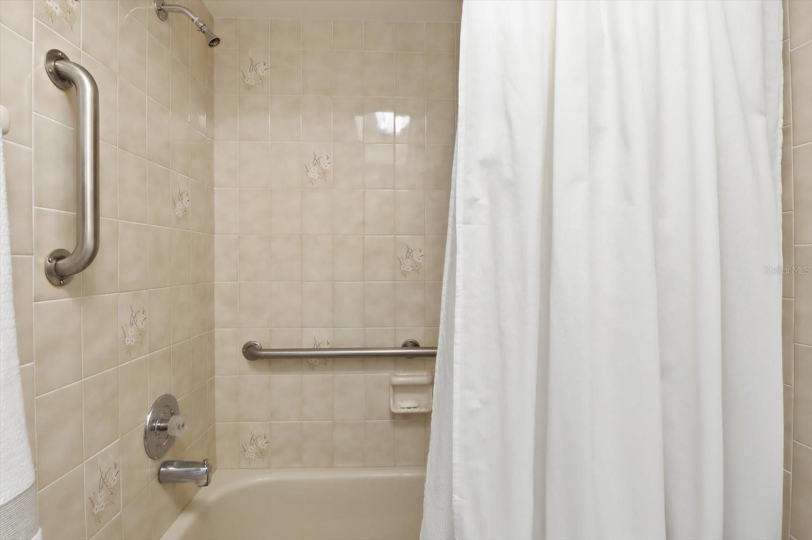 HAMPTON POINT - Residential