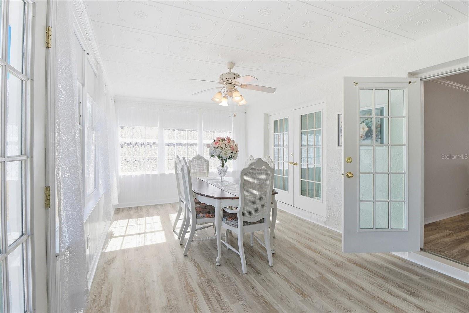 HAMPTON POINT - Residential