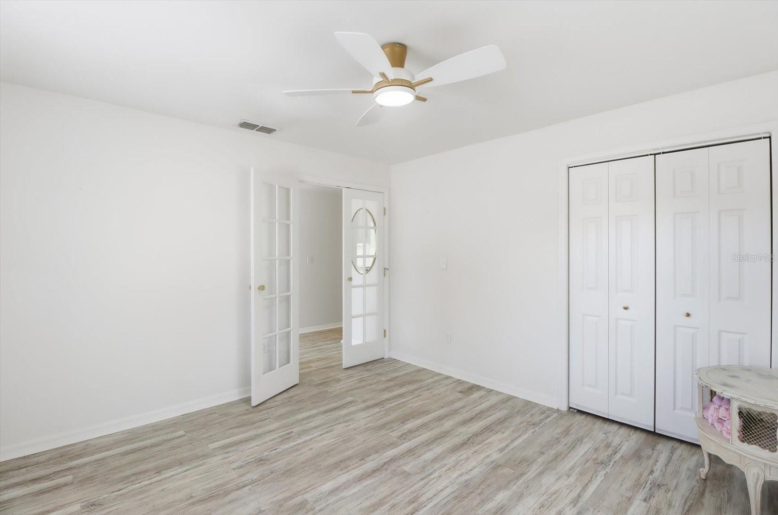 HAMPTON POINT - Residential