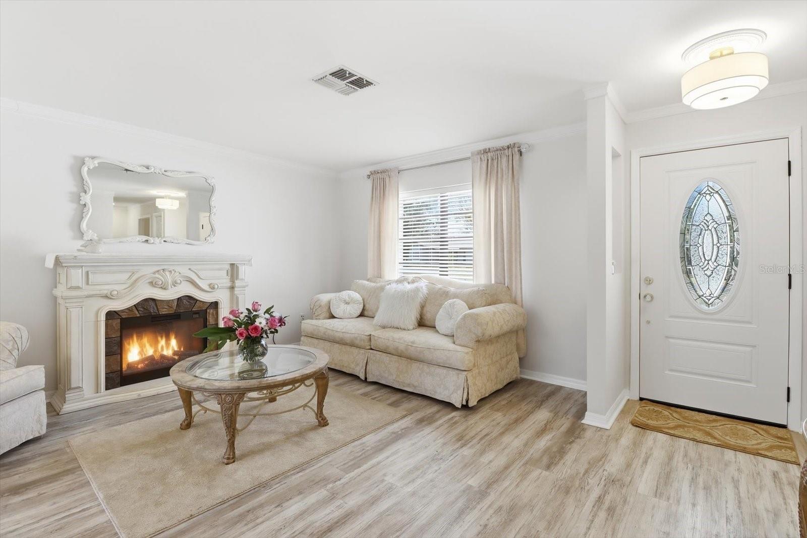 HAMPTON POINT - Residential