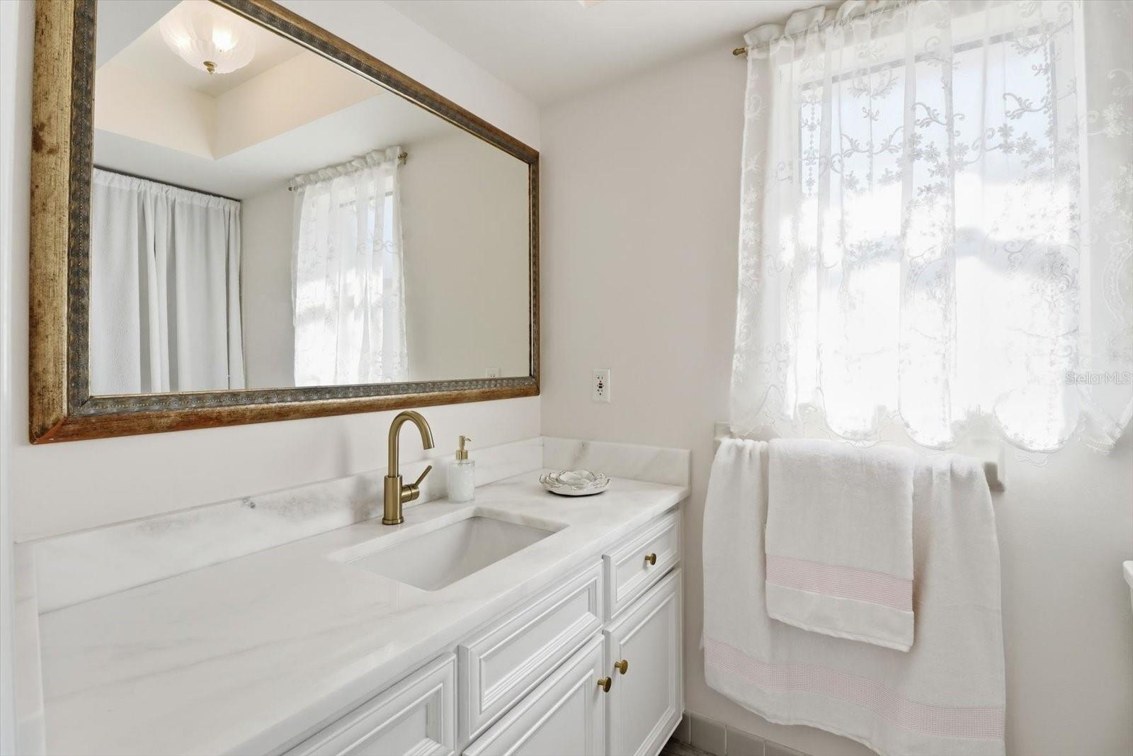 HAMPTON POINT - Residential