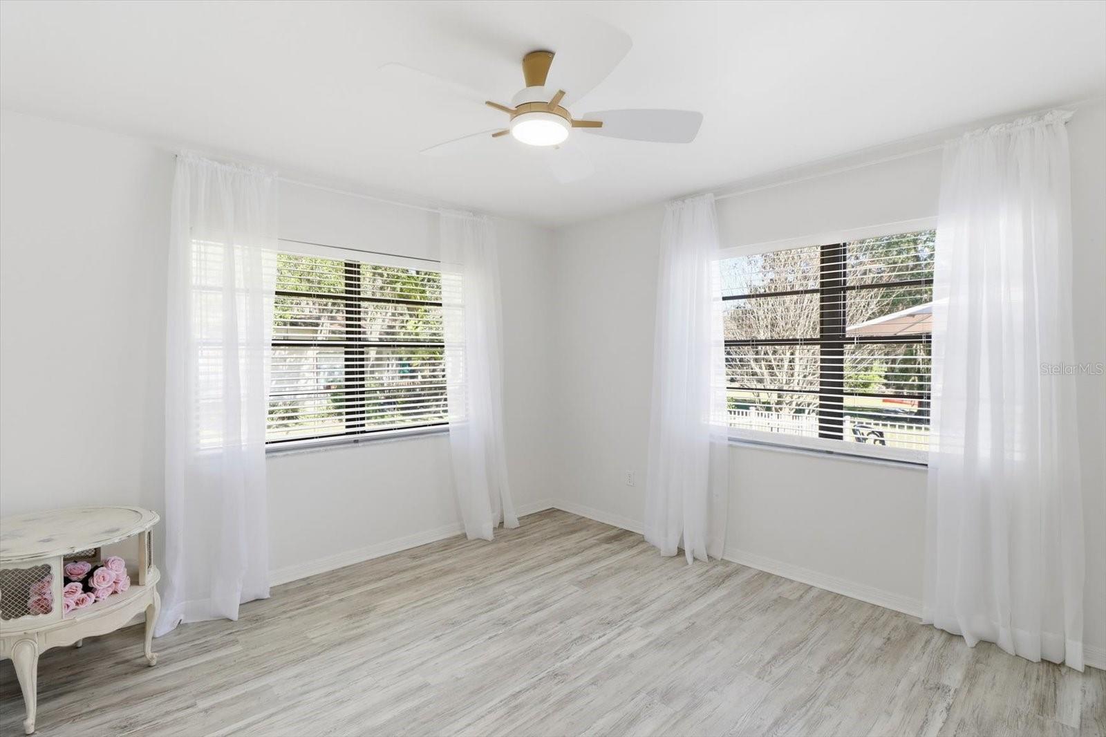 HAMPTON POINT - Residential