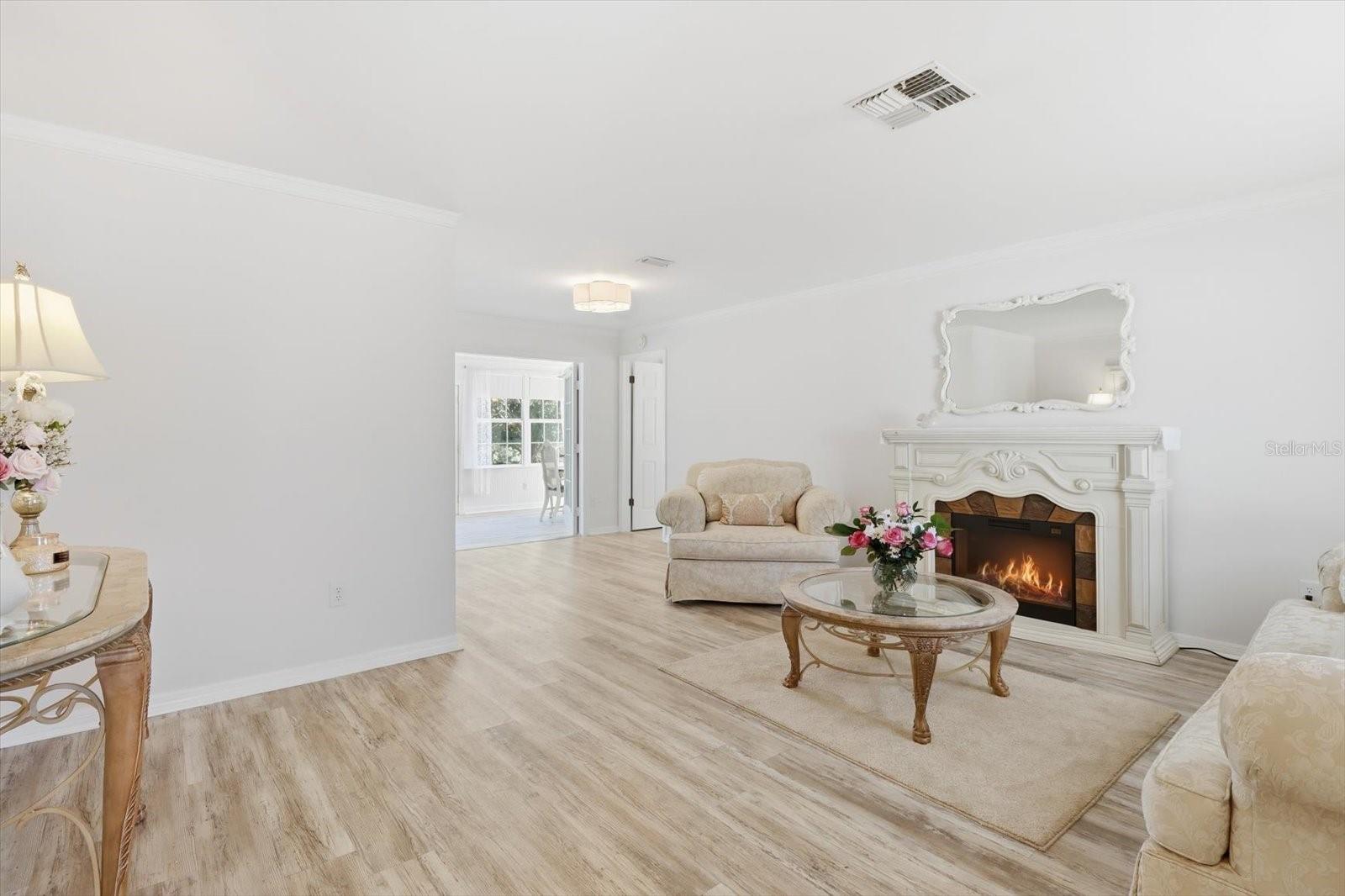 HAMPTON POINT - Residential