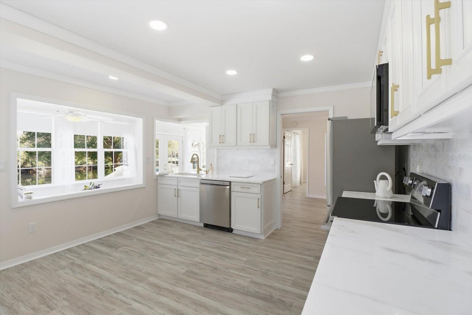 HAMPTON POINT - Residential