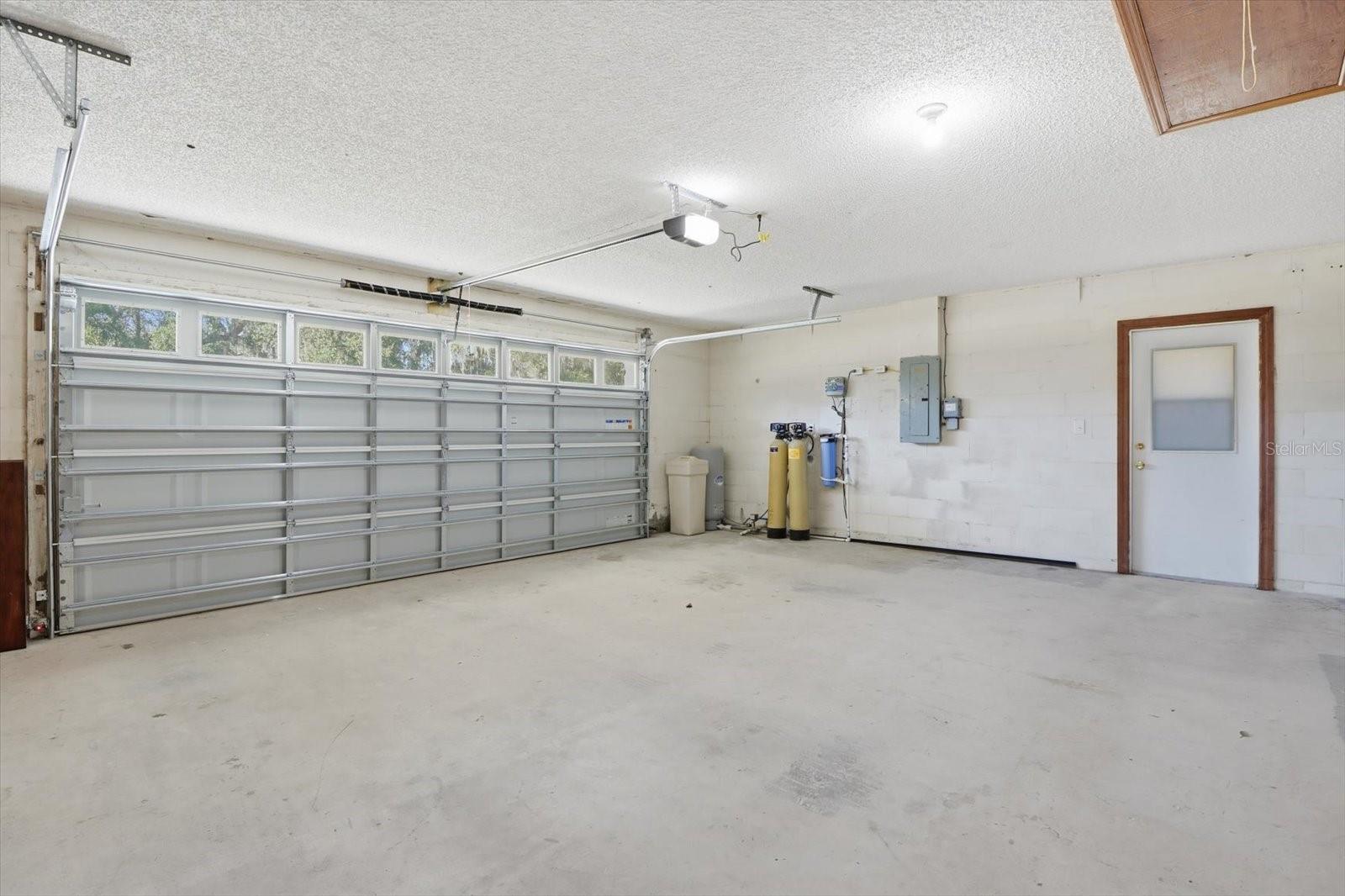 HAMPTON POINT - Residential