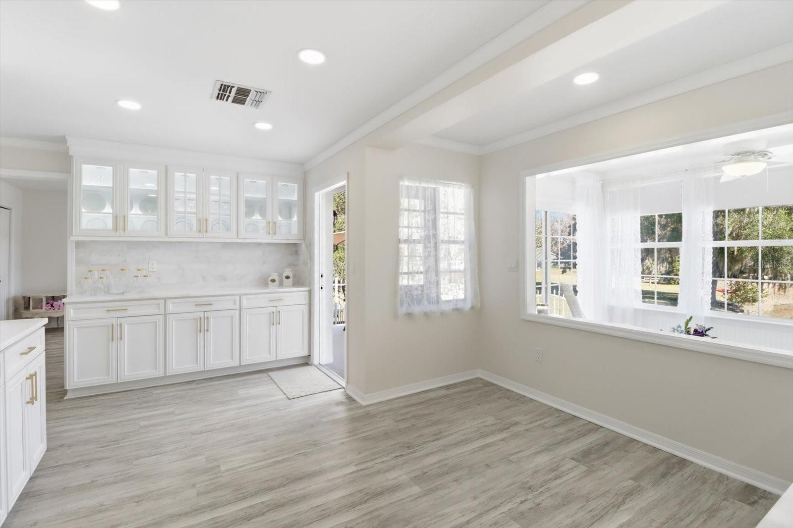 HAMPTON POINT - Residential