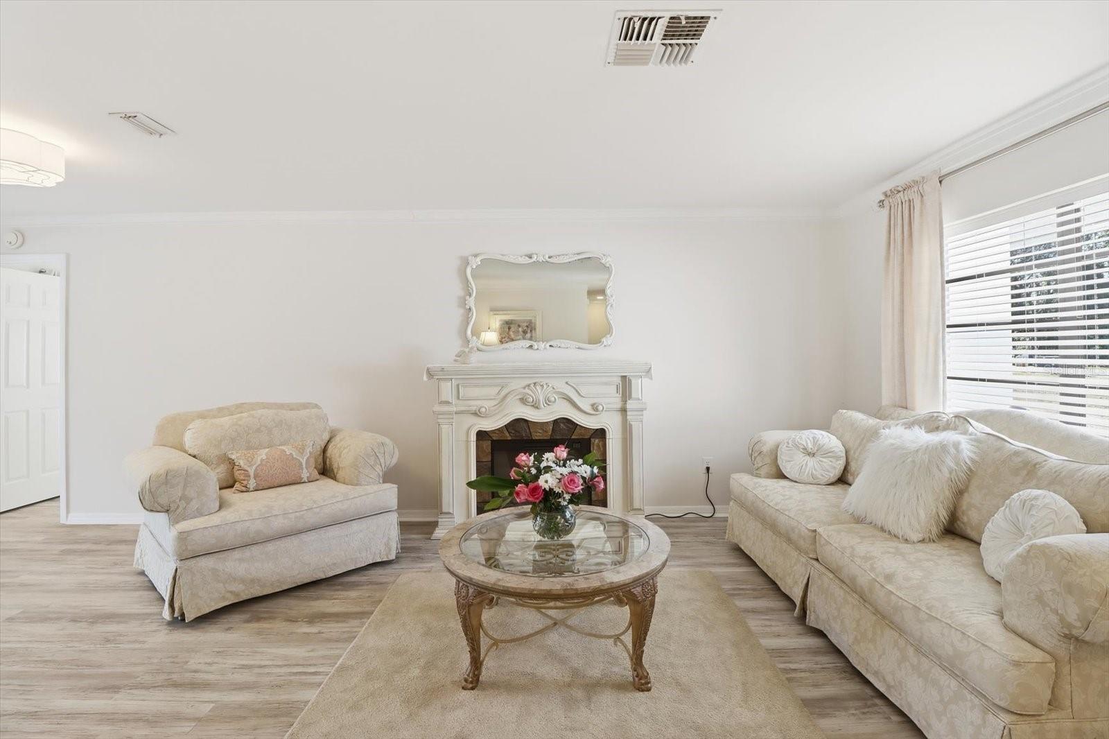 HAMPTON POINT - Residential