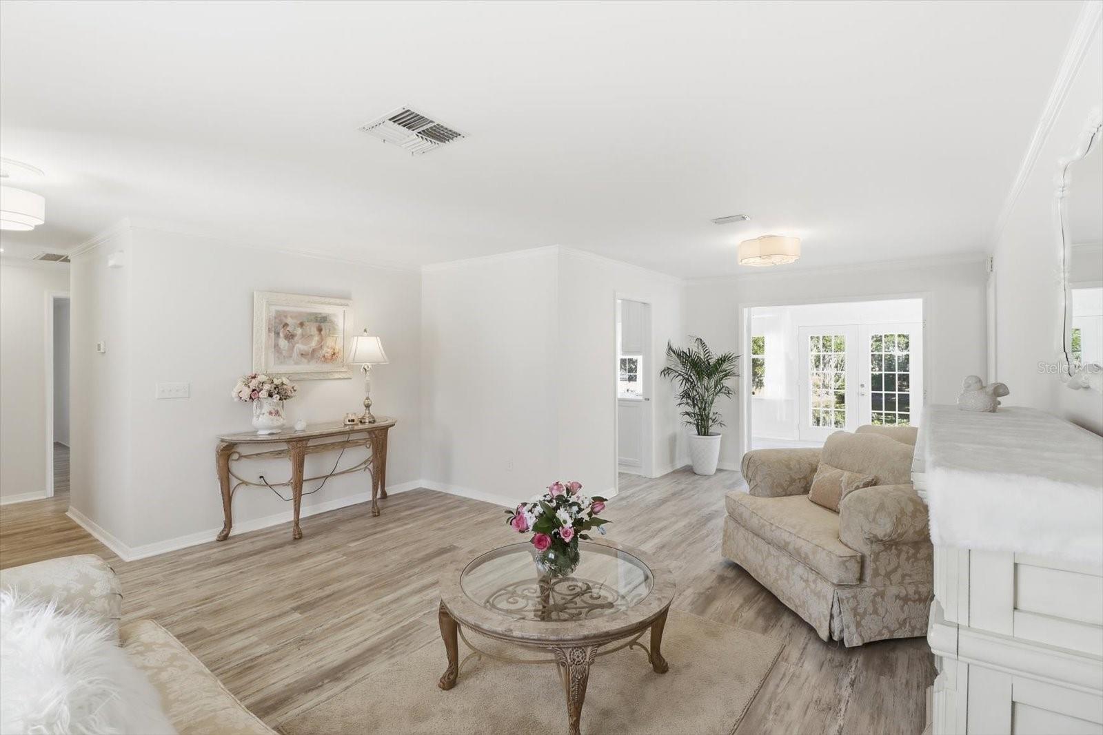 HAMPTON POINT - Residential