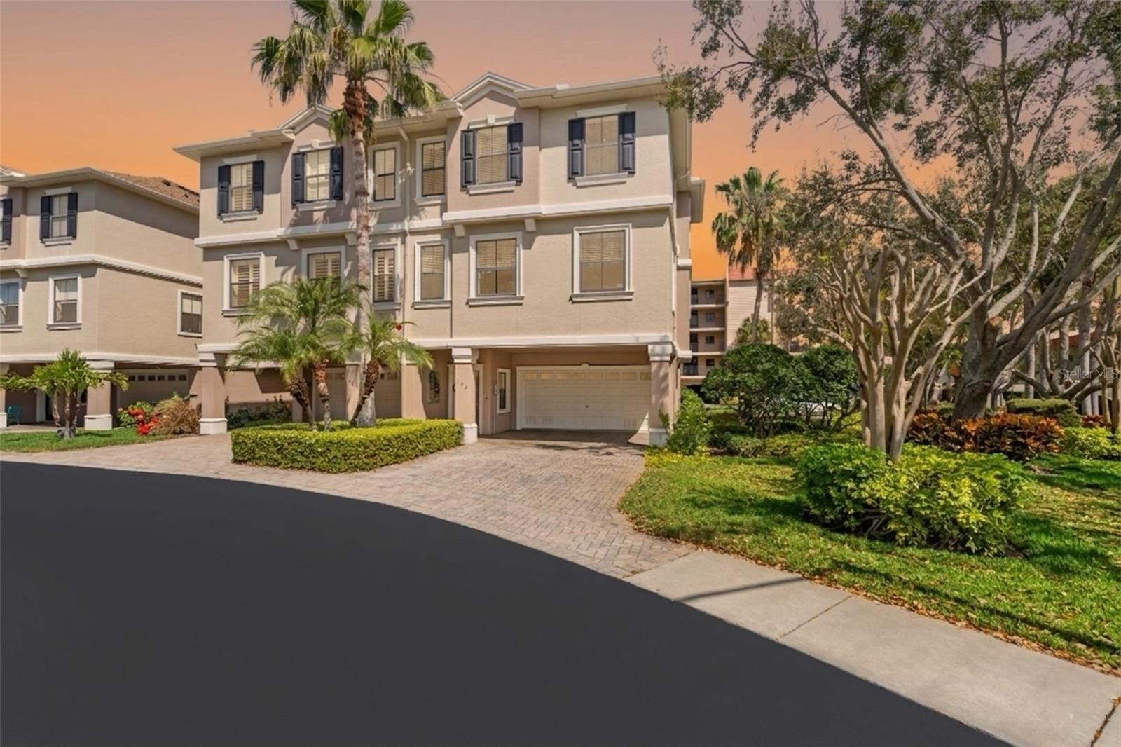 BELLA COSTA - Residential