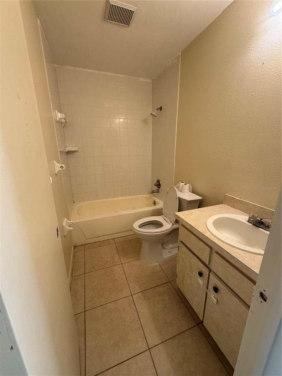 LAKE GIBSON VILLAS PH 03-C - Residential Lease