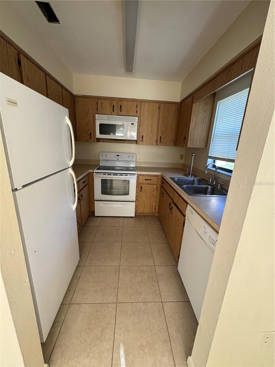 LAKE GIBSON VILLAS PH 03-C - Residential Lease