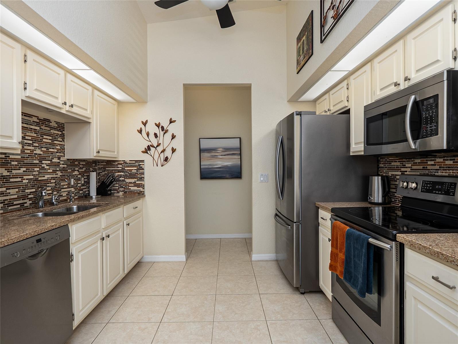 ROTONDA WEST PEBBLE BEACH - Residential