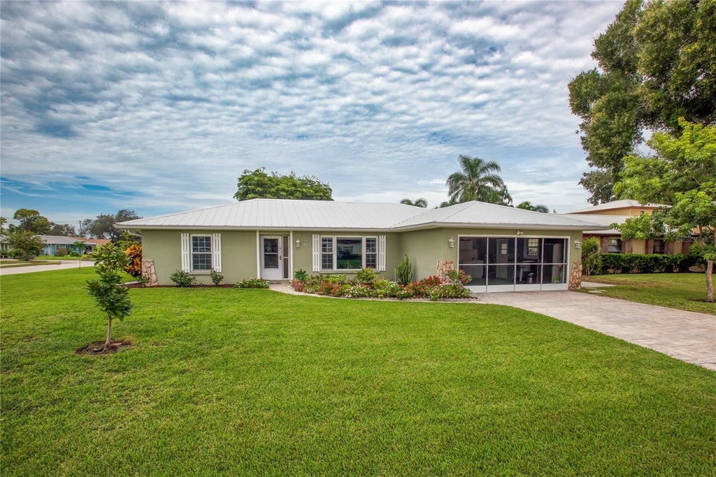 Photo of 2812 67th Street W, Bradenton, FL 34209 (MLS # A4709938)