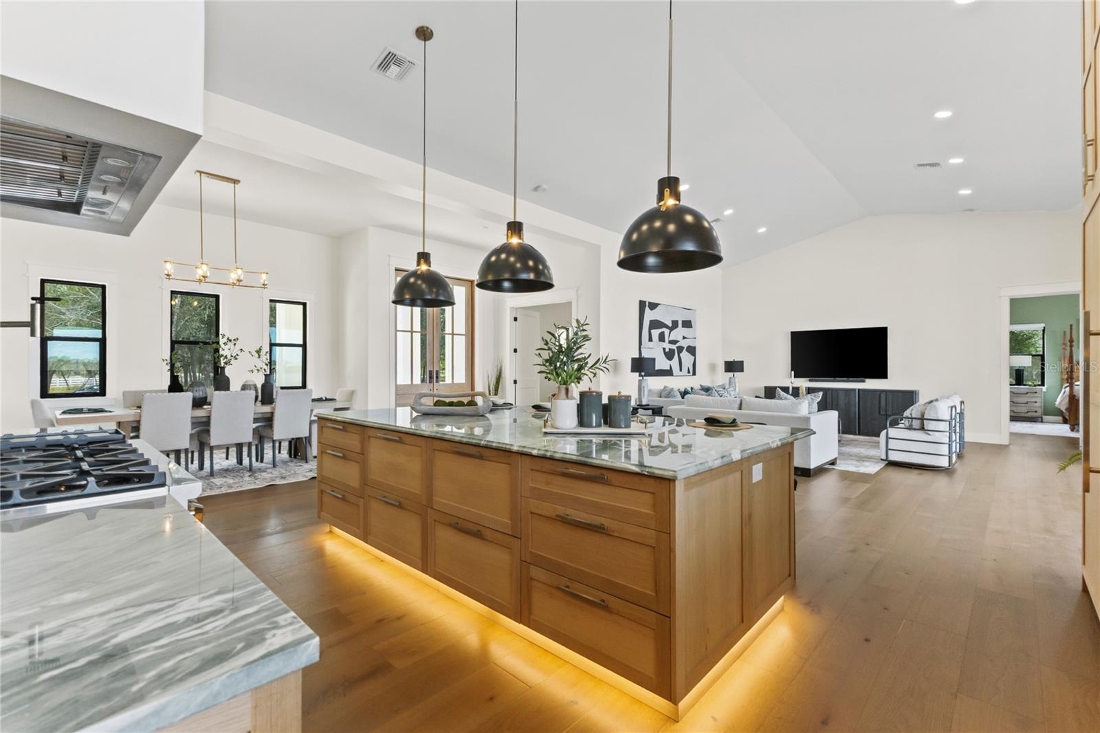 LAKESIDE RANCH - Residential