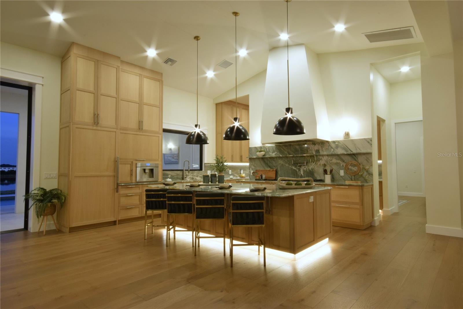 LAKESIDE RANCH - Residential