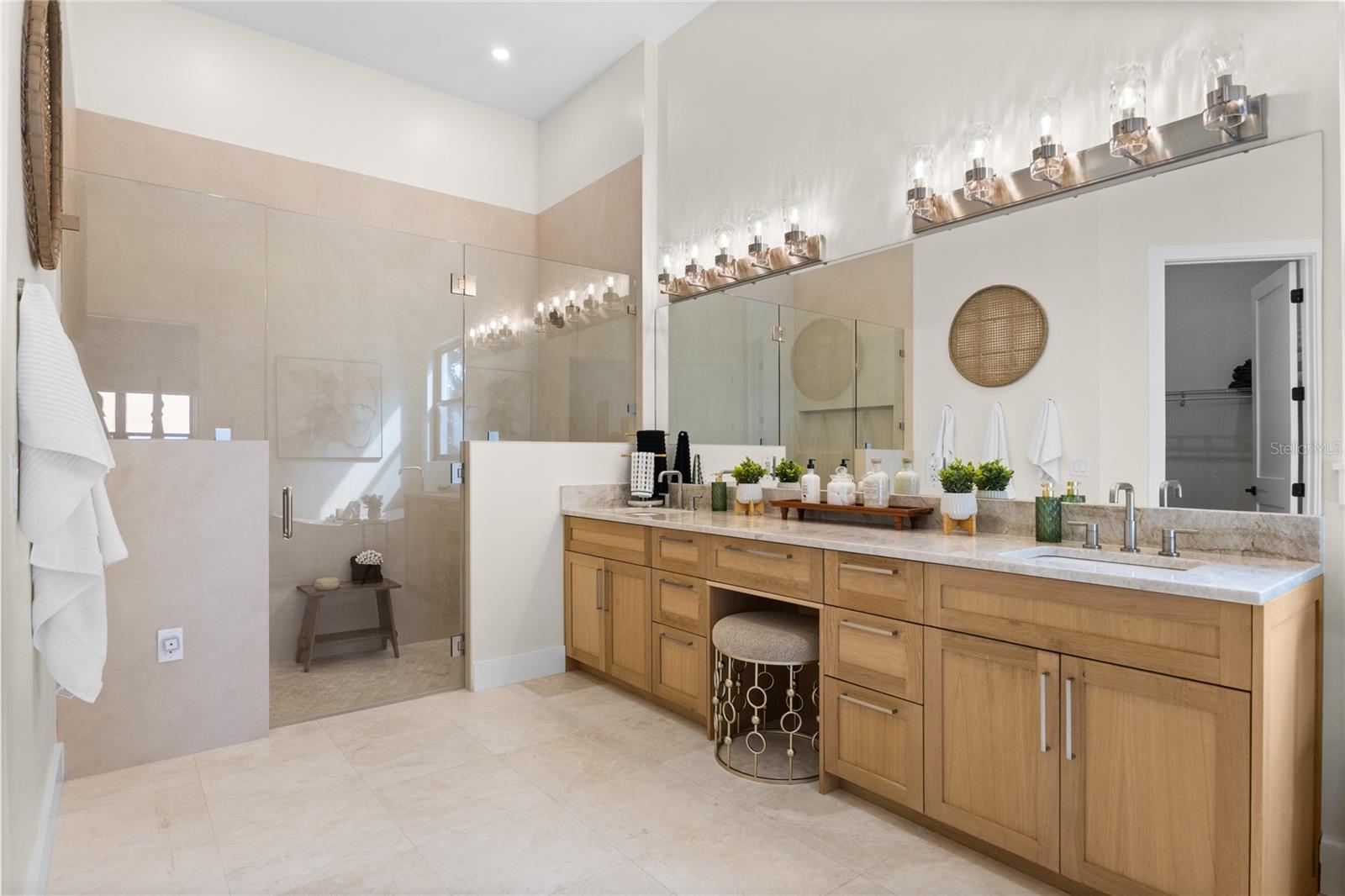 LAKESIDE RANCH - Residential