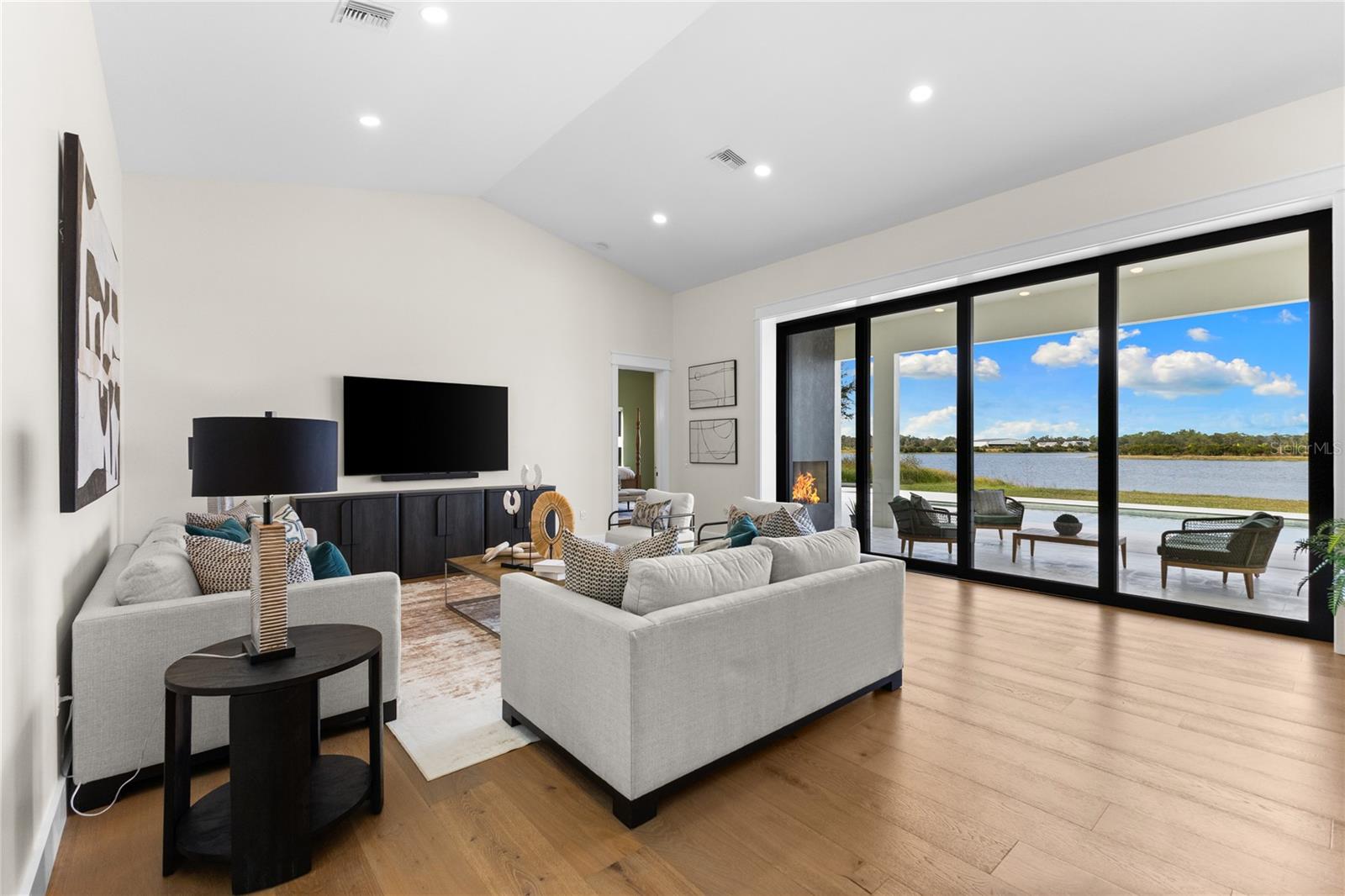 LAKESIDE RANCH - Residential