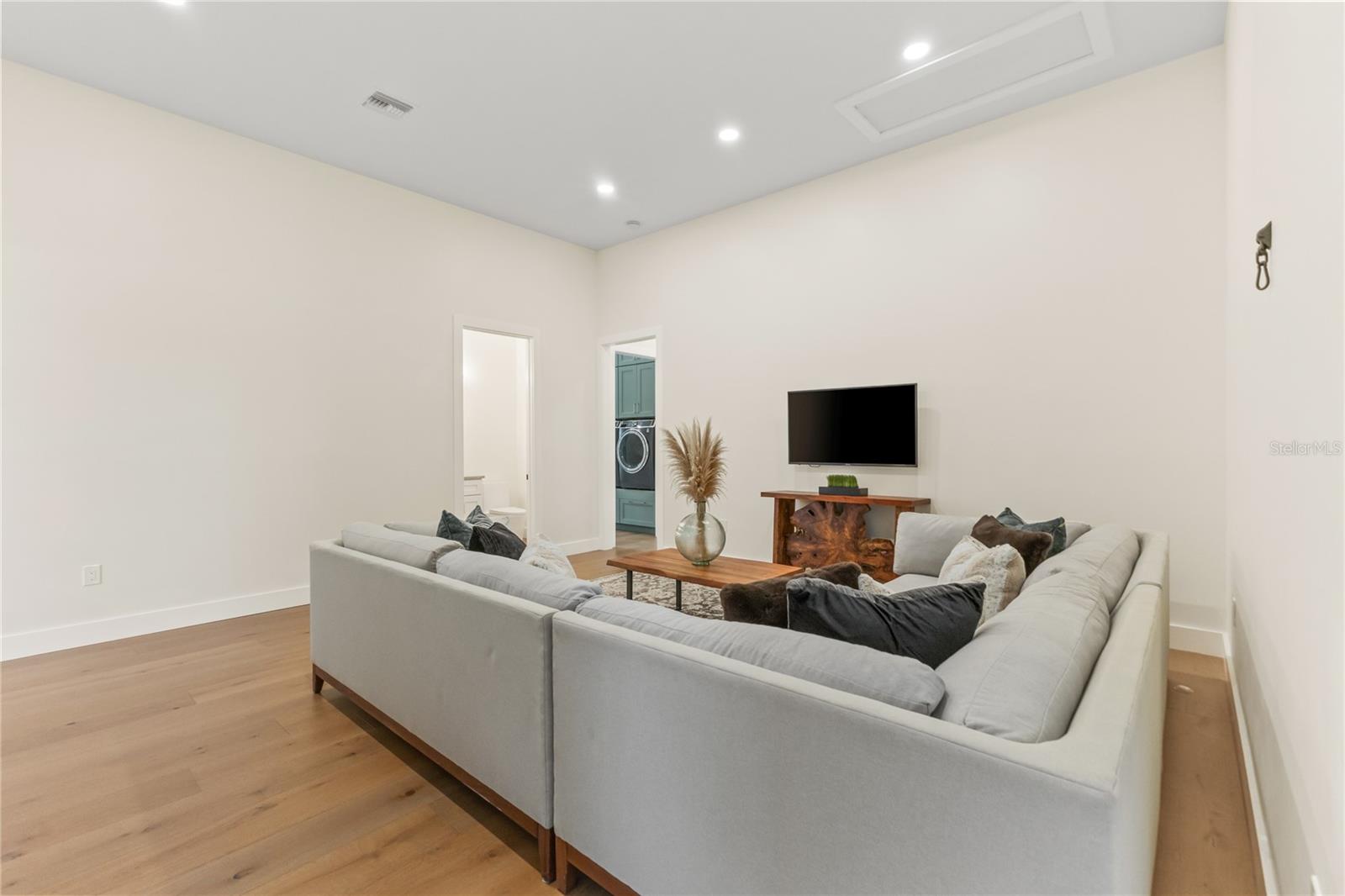 LAKESIDE RANCH - Residential