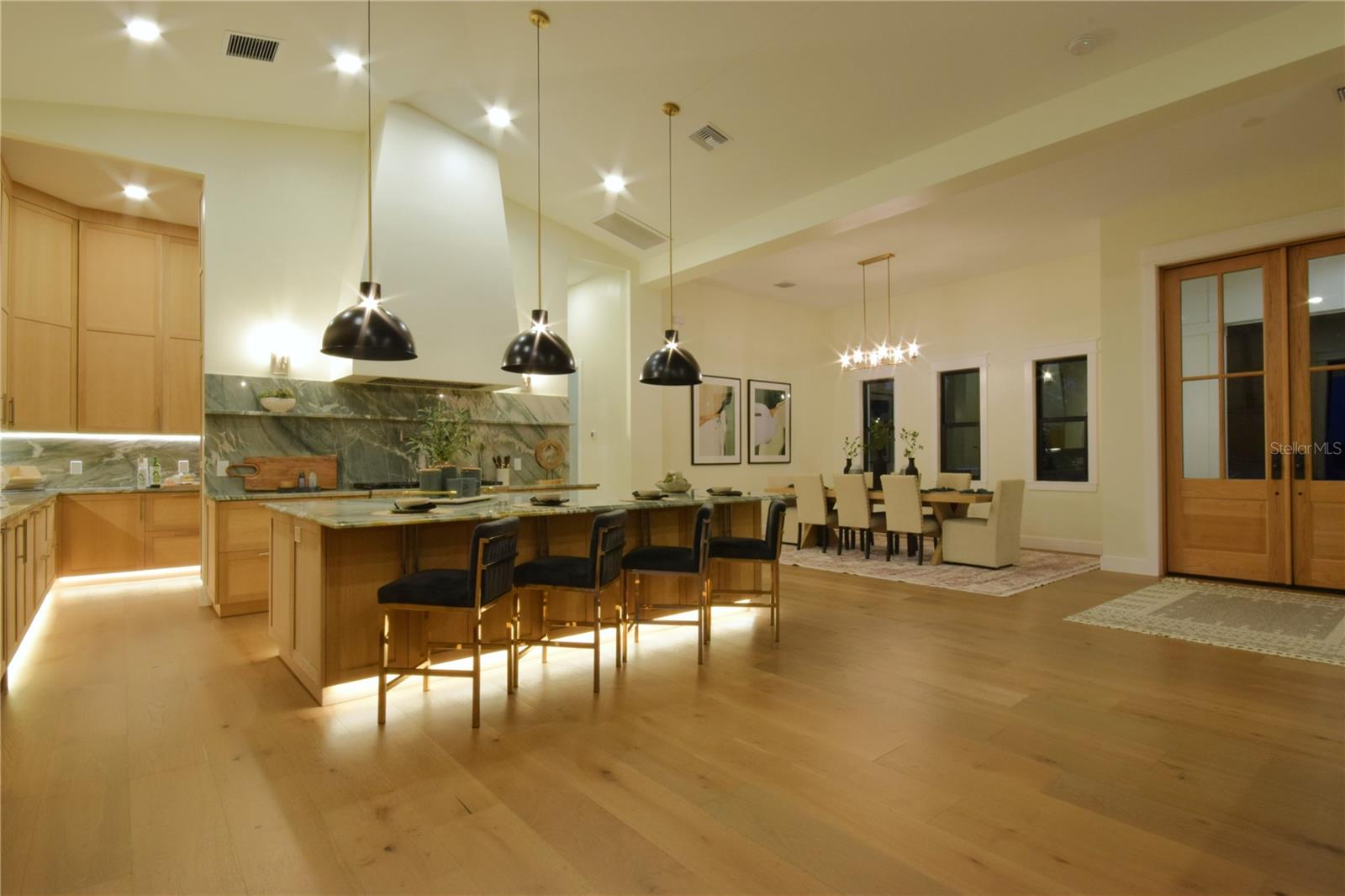 LAKESIDE RANCH - Residential