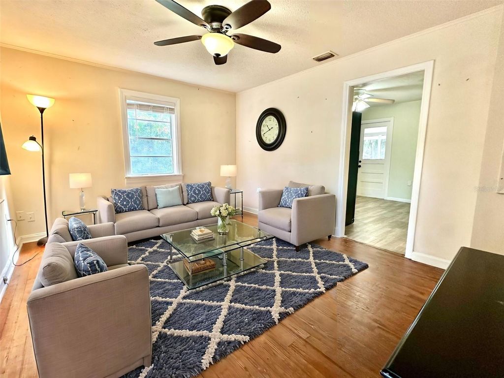 Photo of 916 W Wisconsin Avenue, Deland, FL 32720 (MLS # O6366198)