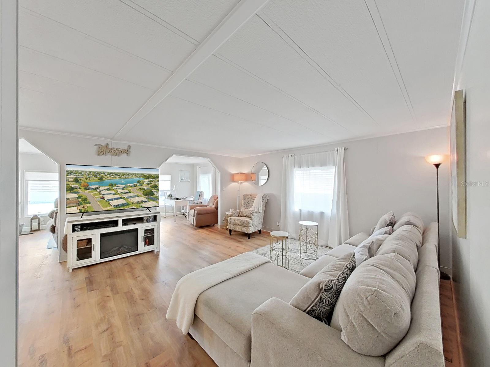 FOXWOOD LAKE ESTATES PH 01 - Residential