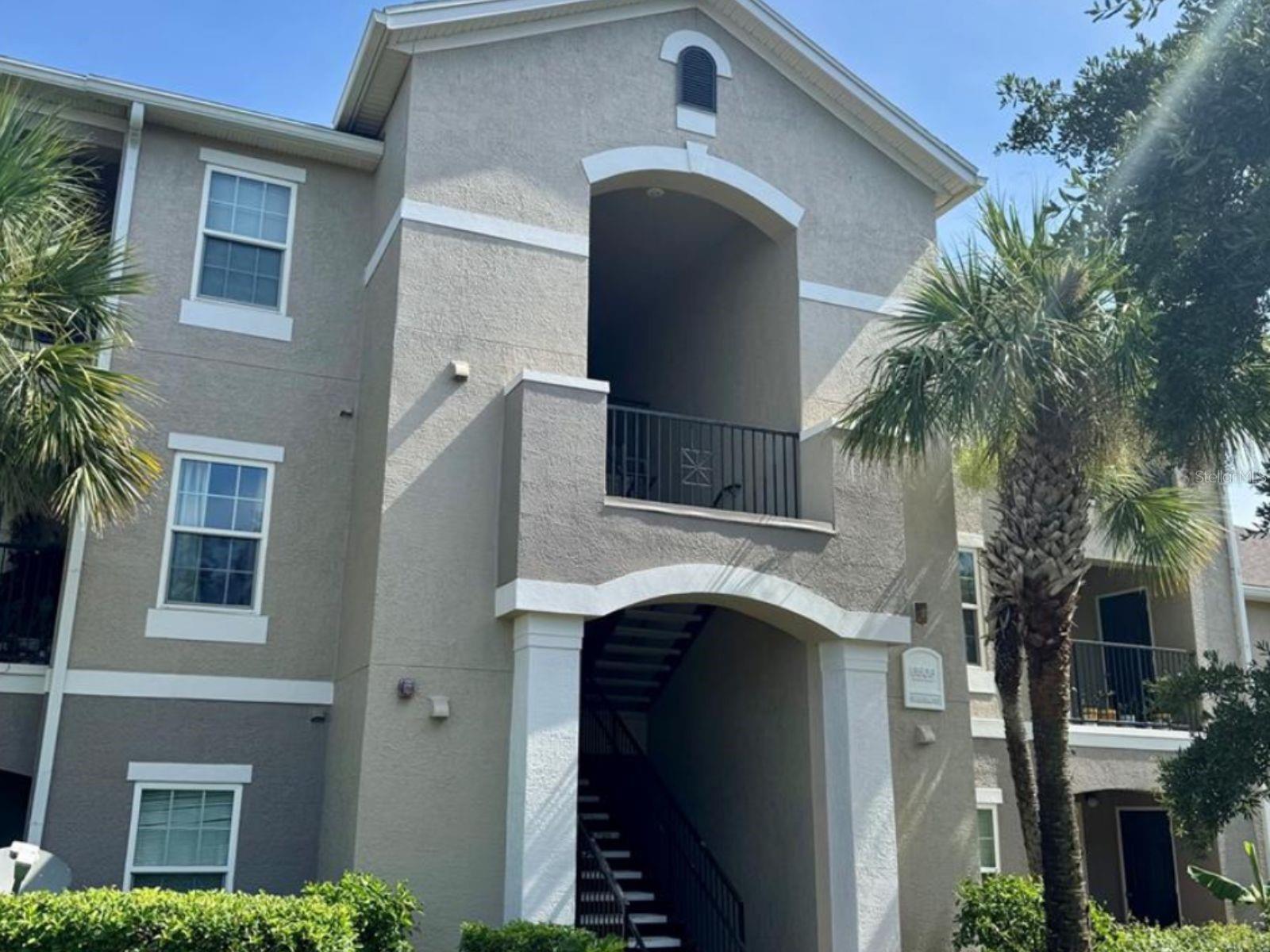 Discover the perfect rental in a highly desirable location! This spacious condo is surrounded by excellent schools, with quick access to shopping, dining, major highways, and Orlando’s best attractions. Enjoy the comfort of a well-maintained community that offers both convenience and quality of life.