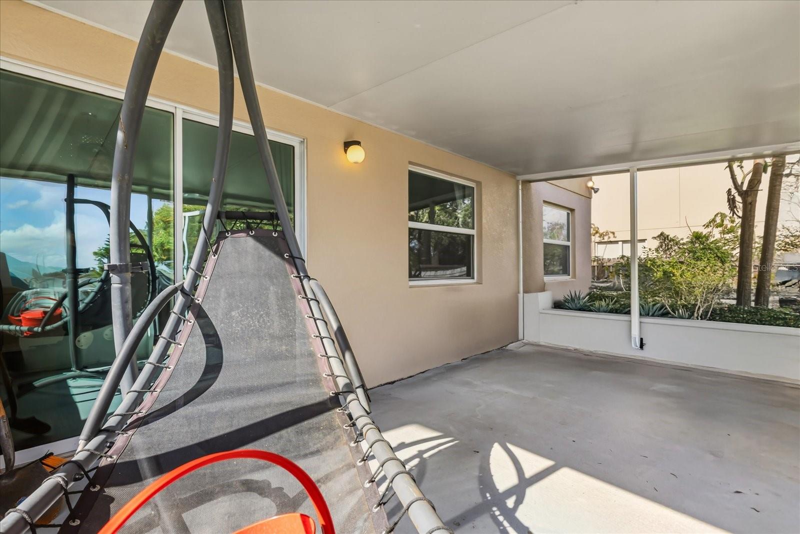 ROYAL HILLS - Residential