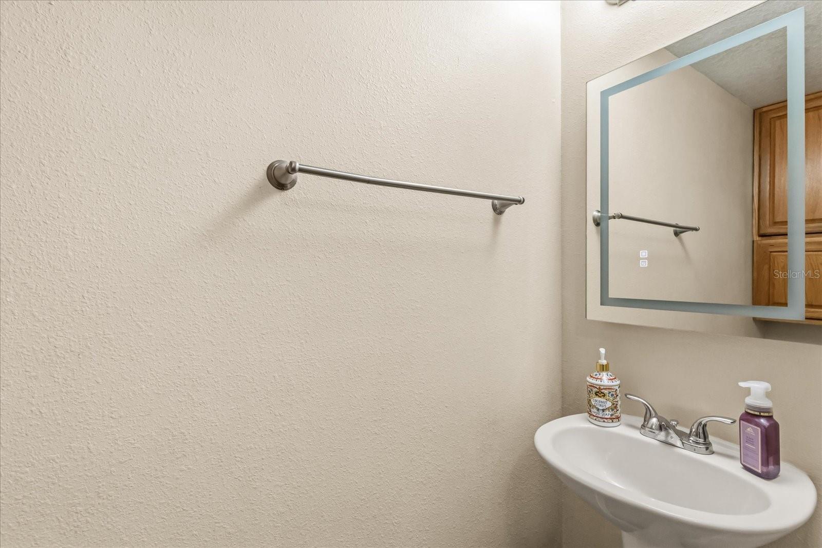 ROYAL HILLS - Residential