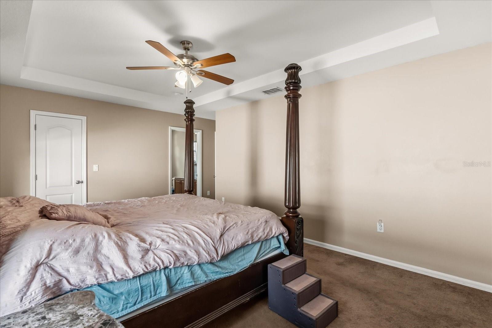 ROYAL HILLS - Residential