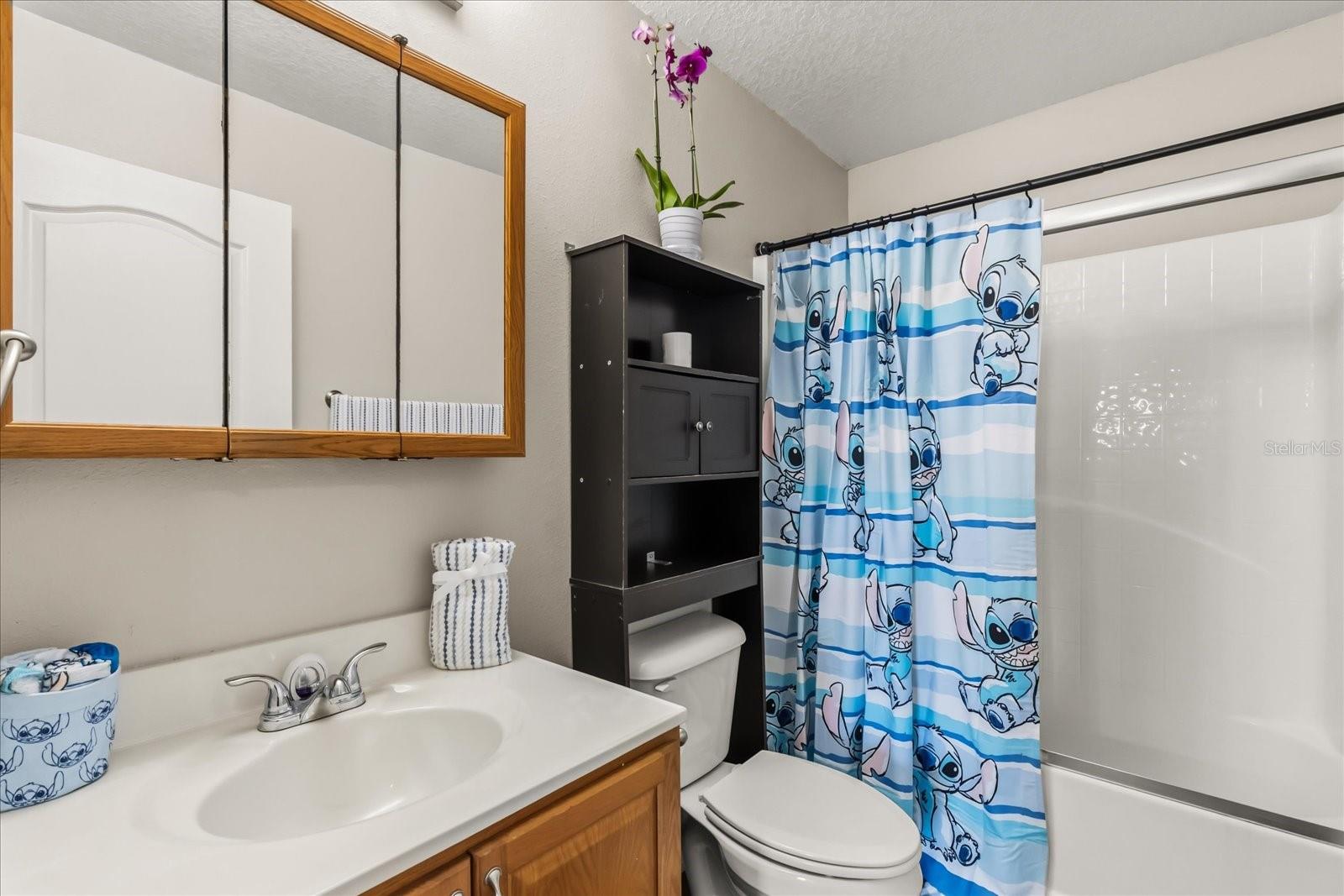 ROYAL HILLS - Residential