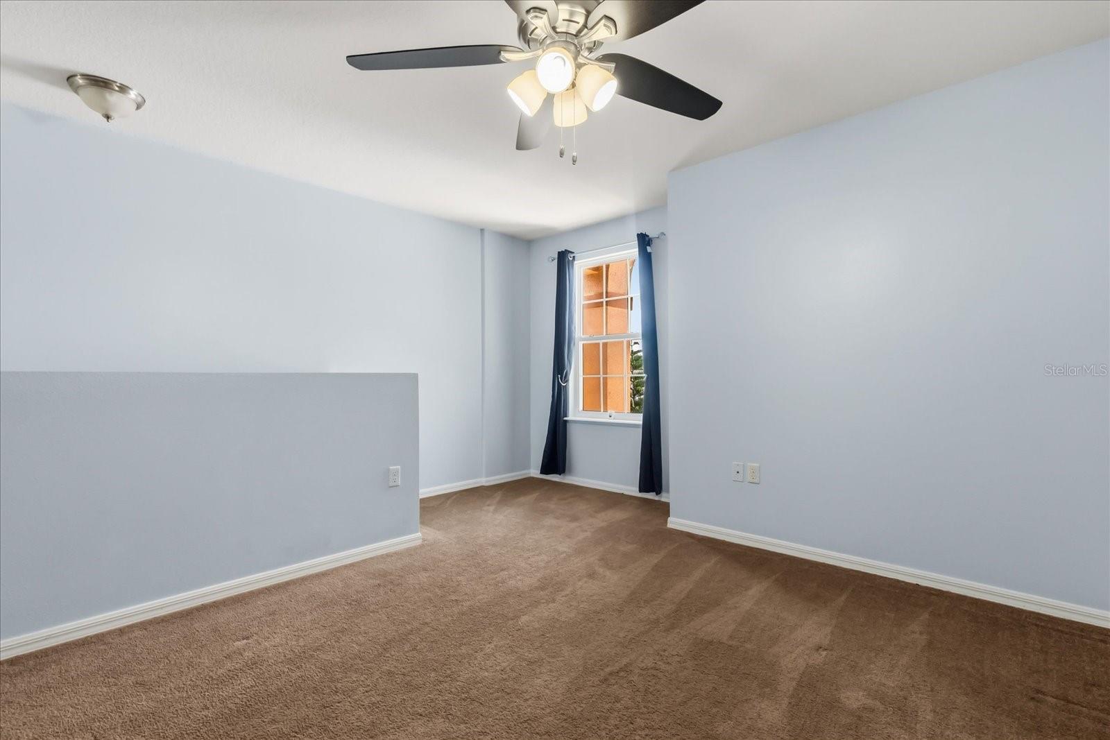 ROYAL HILLS - Residential