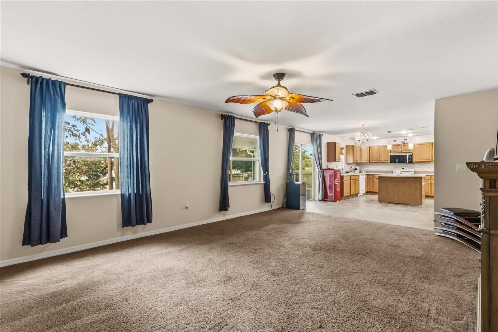 ROYAL HILLS - Residential