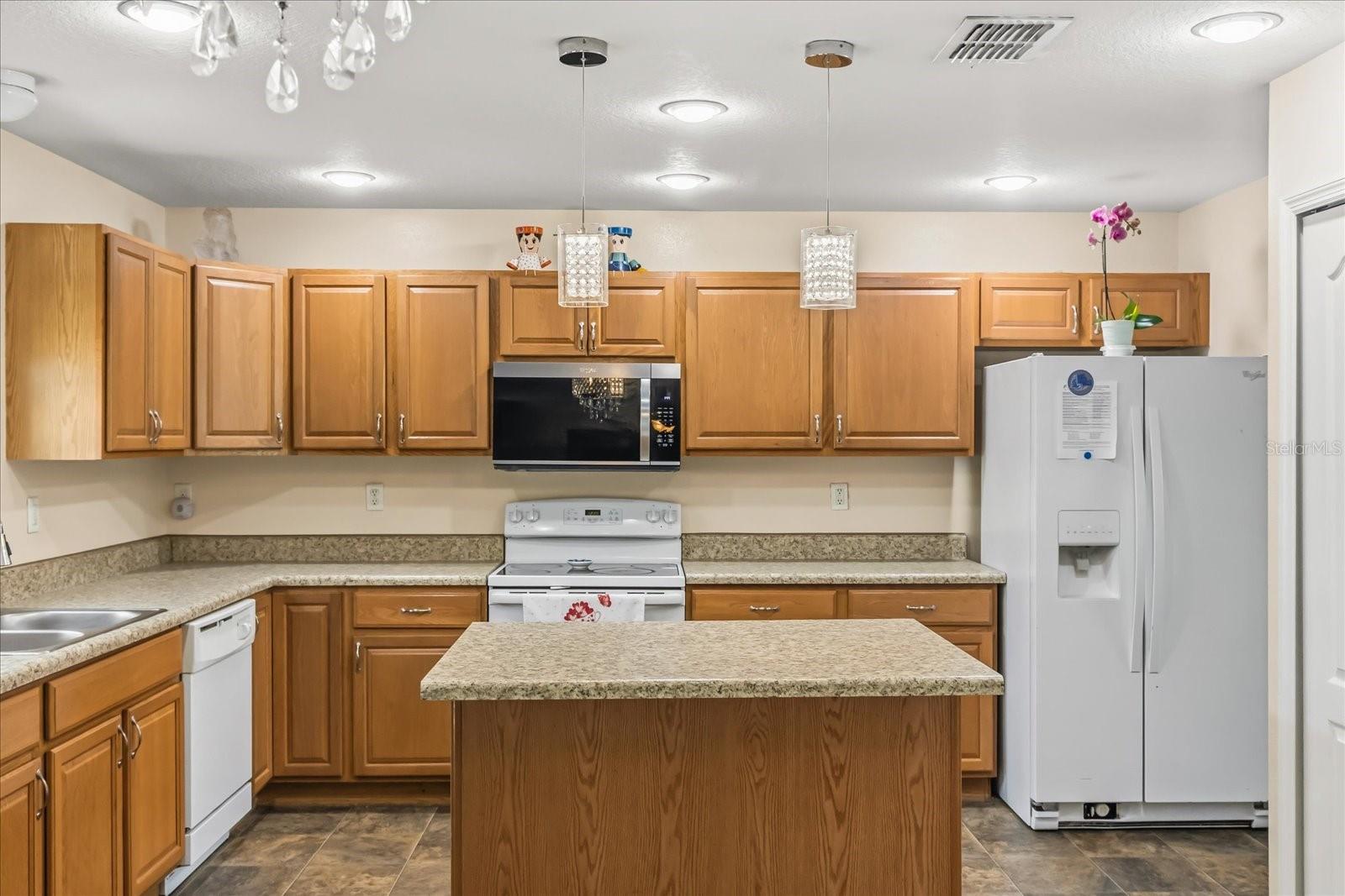 ROYAL HILLS - Residential