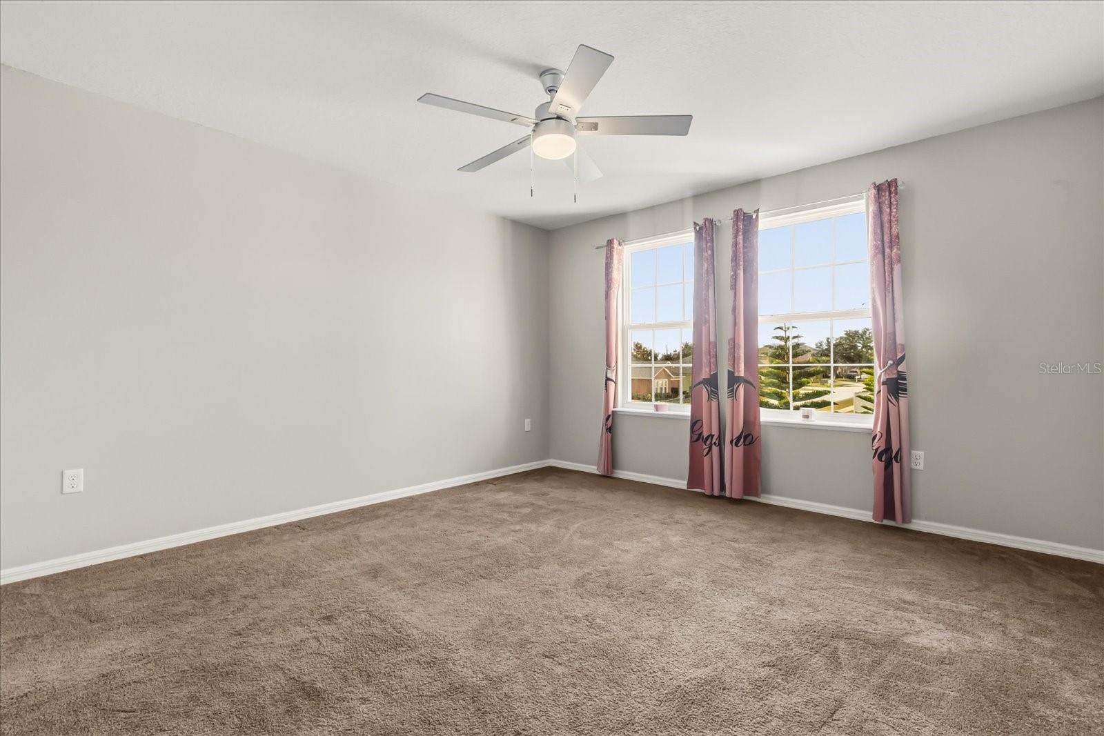 ROYAL HILLS - Residential