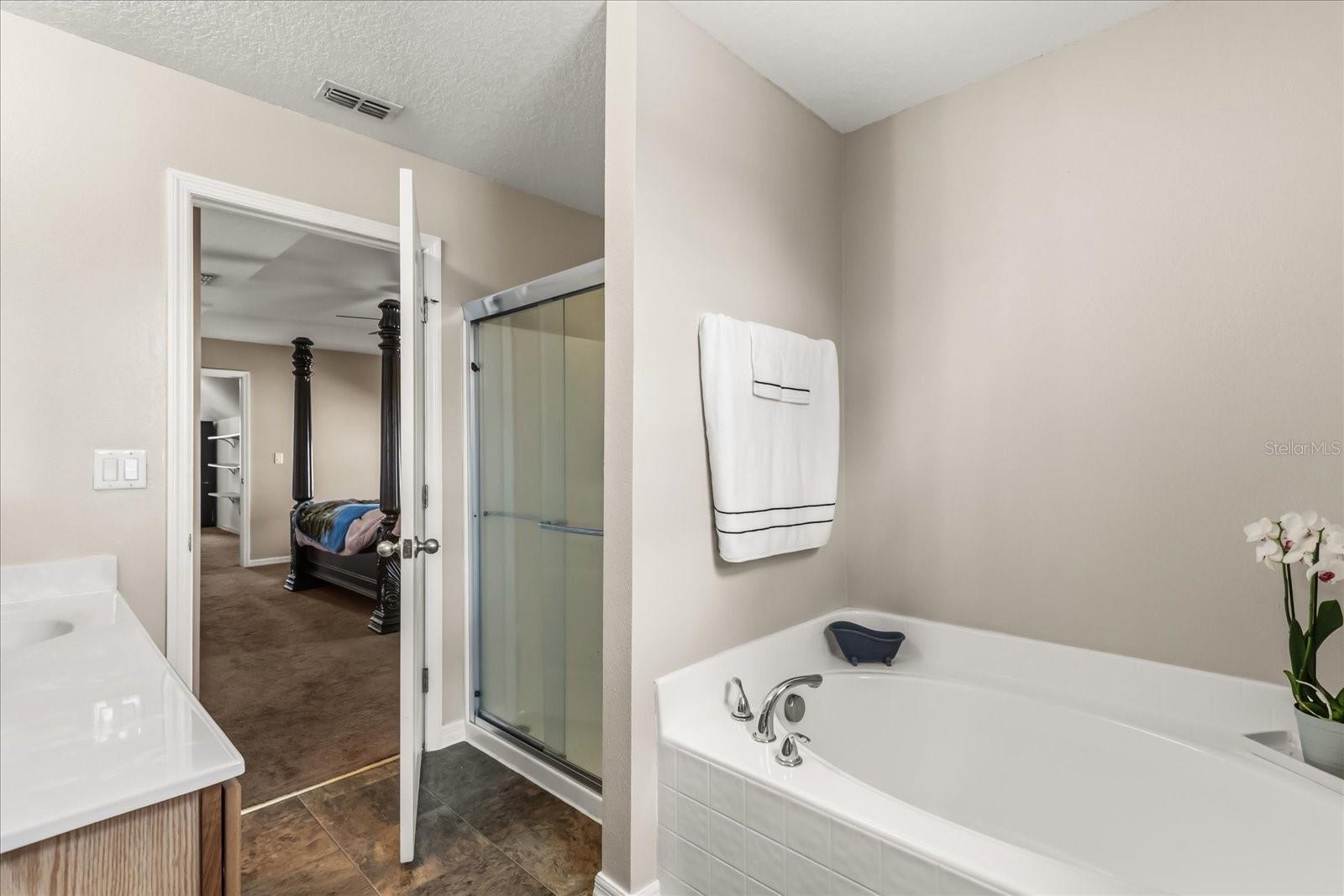 ROYAL HILLS - Residential