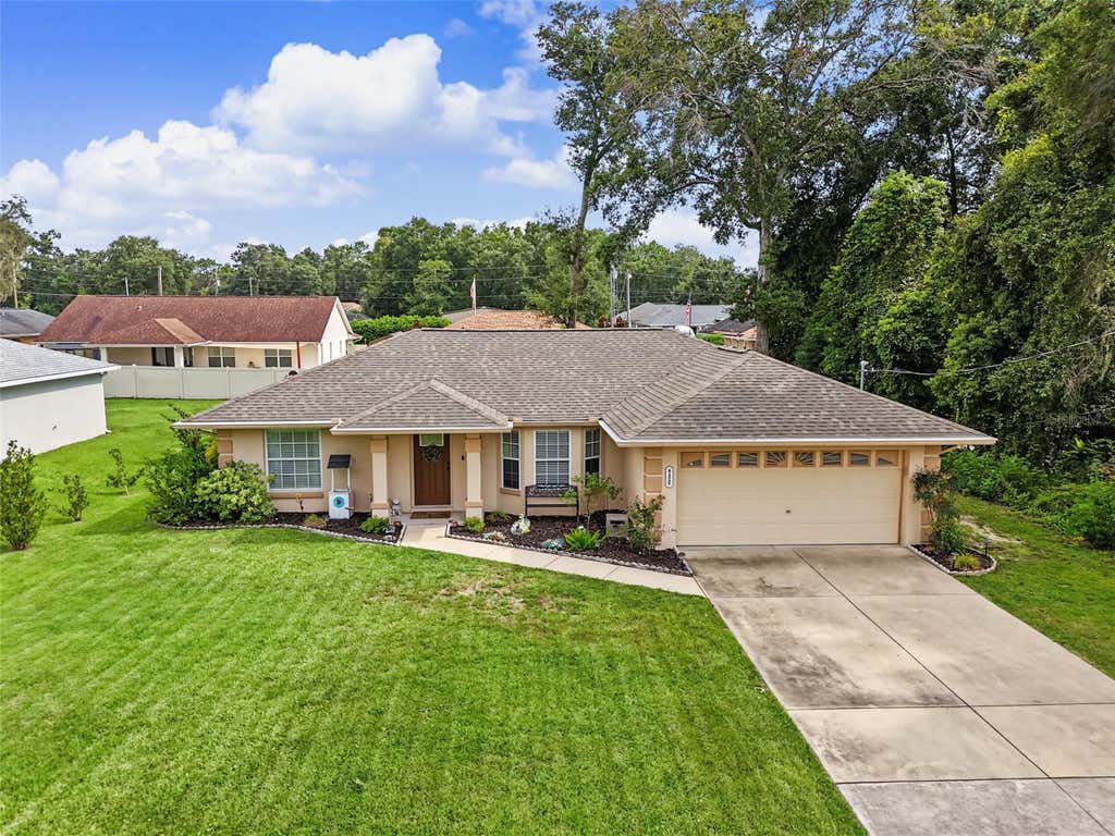 Photo of 8426 SE 156th Street, Summerfield, FL 34491 (MLS # TB8541101)